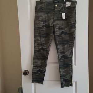 EXPRESS camo pants (ankle legging midrise)